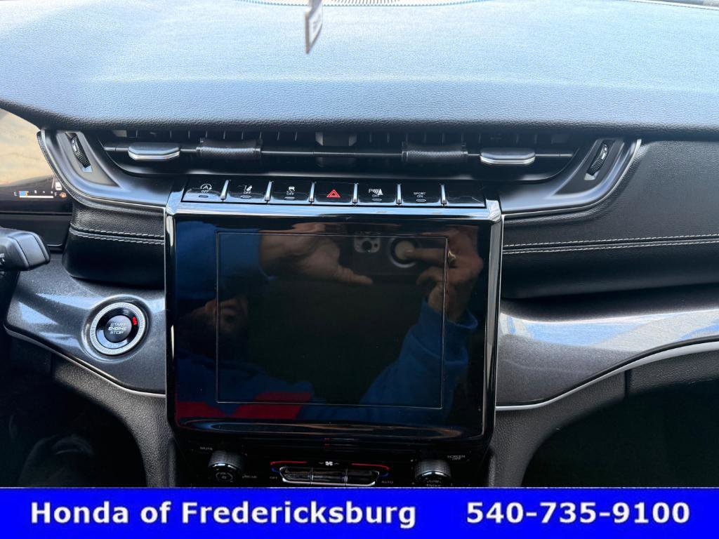 Used 2023 Jeep Grand Cherokee Laredo image 36