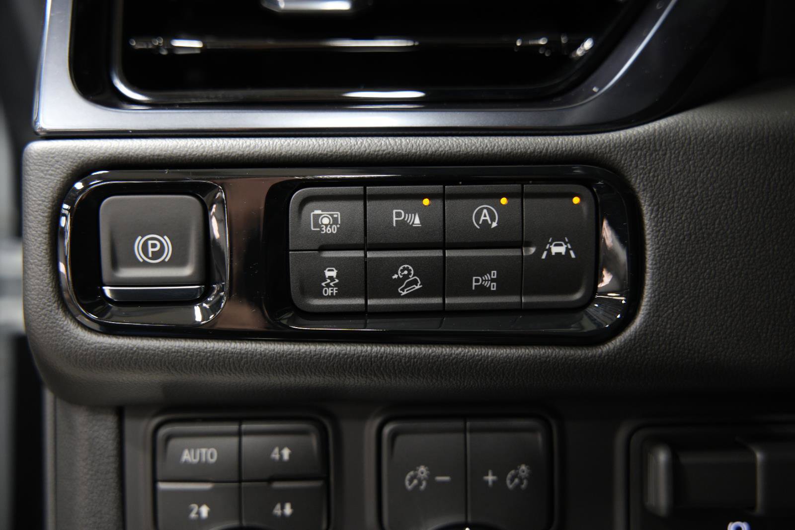 New 2026 GMC Yukon XL AT4 w/ AT4 Premium Plus Package AWD/4WD image 36