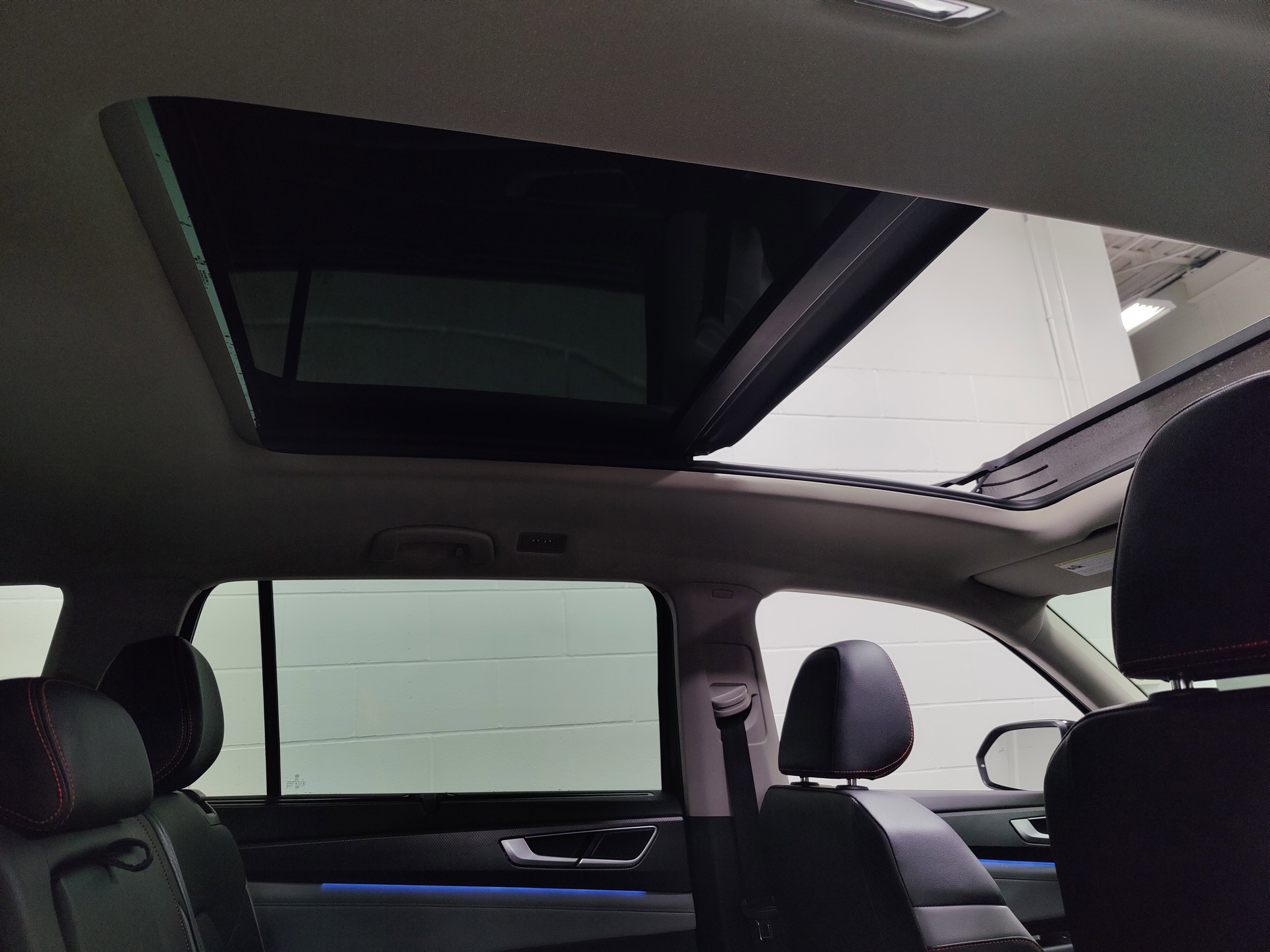 Used 2025 Volkswagen Atlas Peak Edition SE image 8