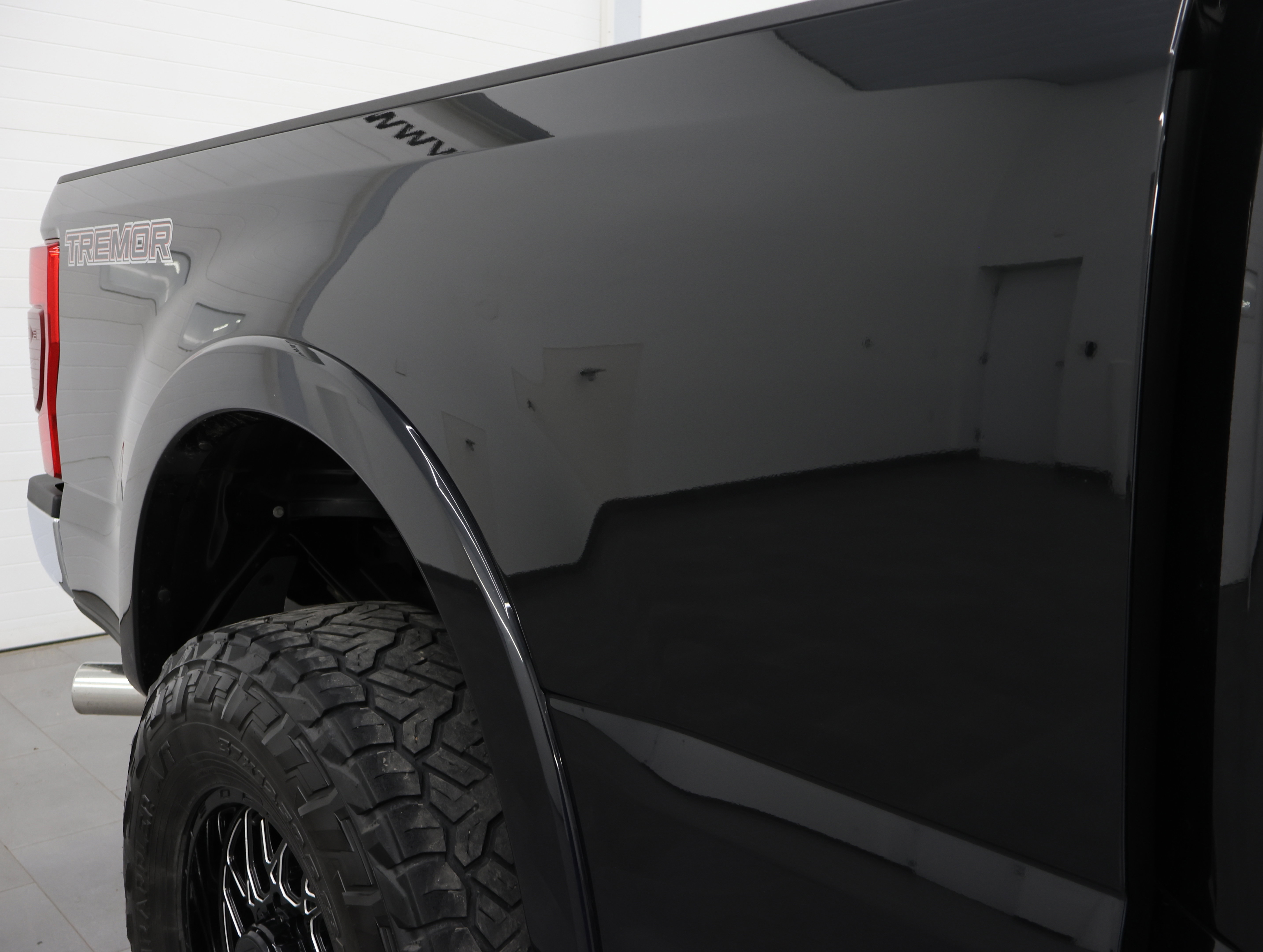 Used 2022 Ford F250 Lariat w/ Tremor Off-Road Package image 32