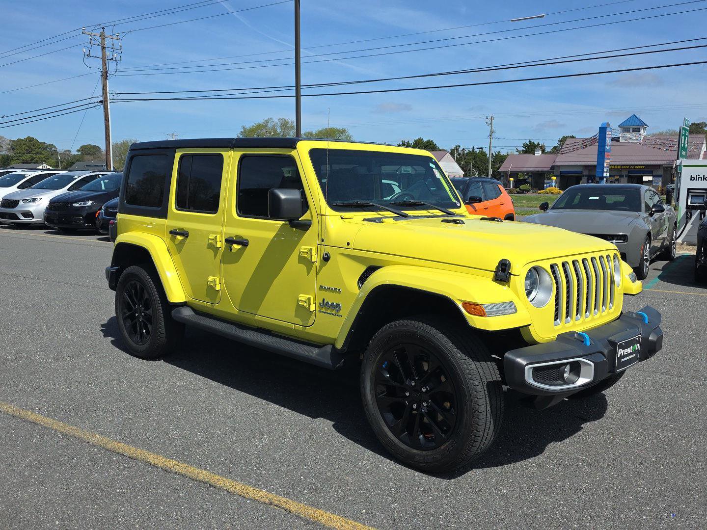 Used 2023 Jeep Wrangler Sahara w/ Cold Weather Group image 4