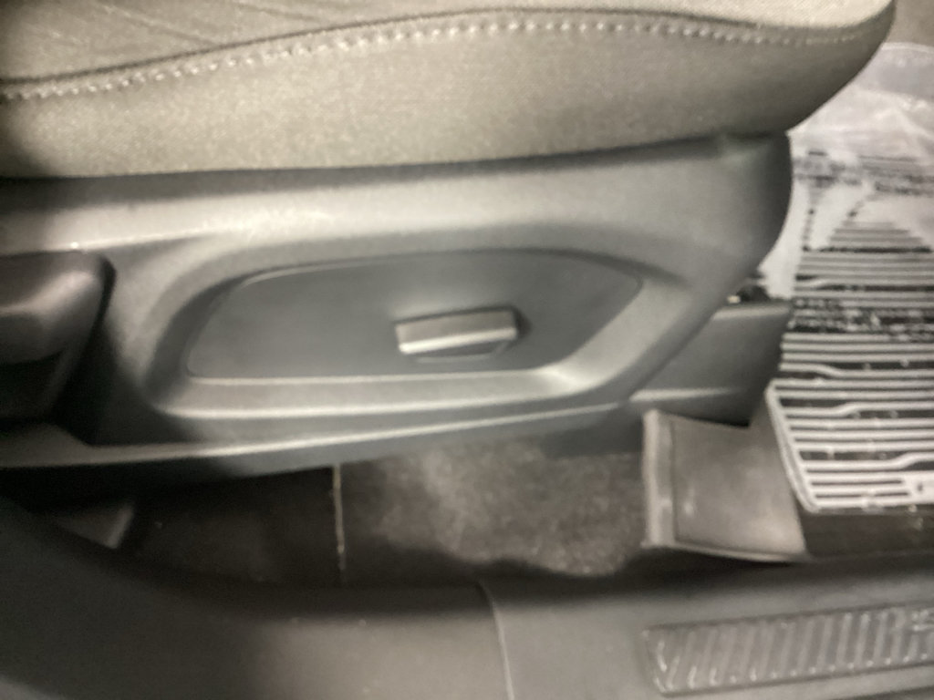 Used 2023 Ford Explorer XLT AWD/4WD image 9