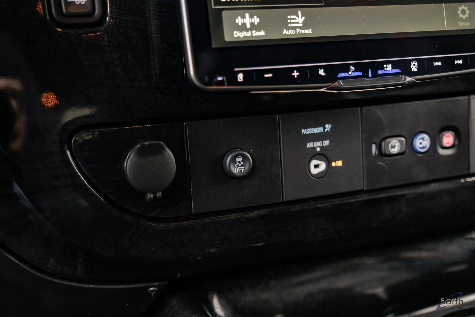 Used 2023 Chevrolet Express 2500 image 61