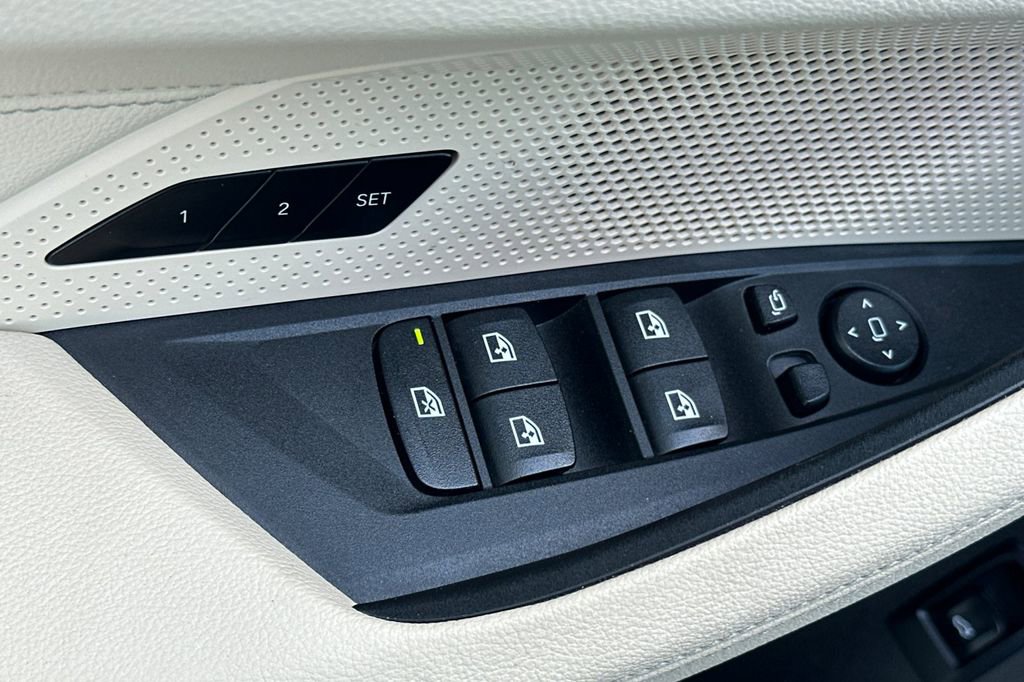 Used 2023 BMW i4 eDrive40 w/ Premium Package image 11