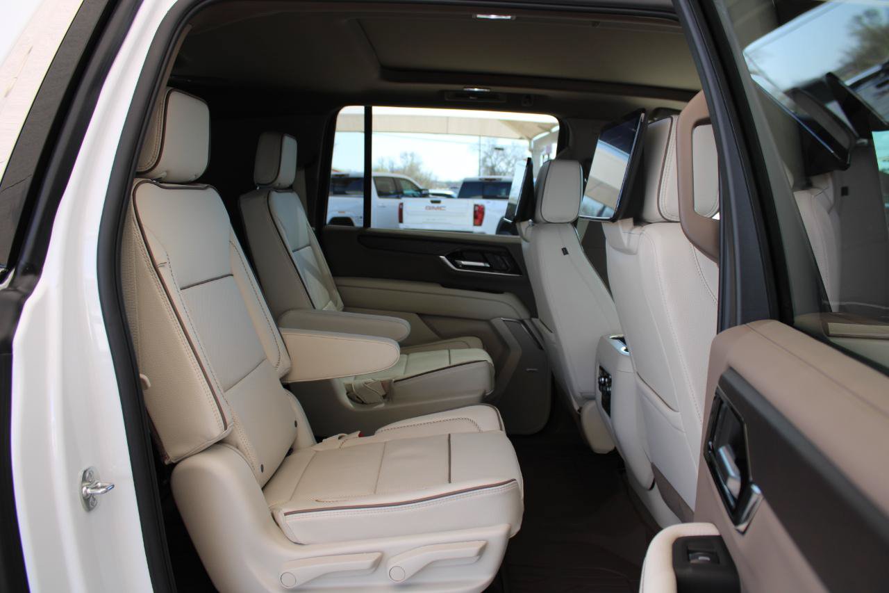 Used 2026 GMC Yukon XL Denali w/ Denali Reserve Package AWD/4WD image 19
