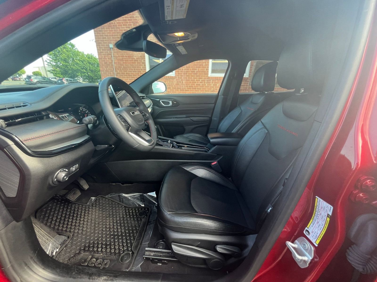 Used 2025 Jeep Compass Trailhawk AWD/4WD image 24