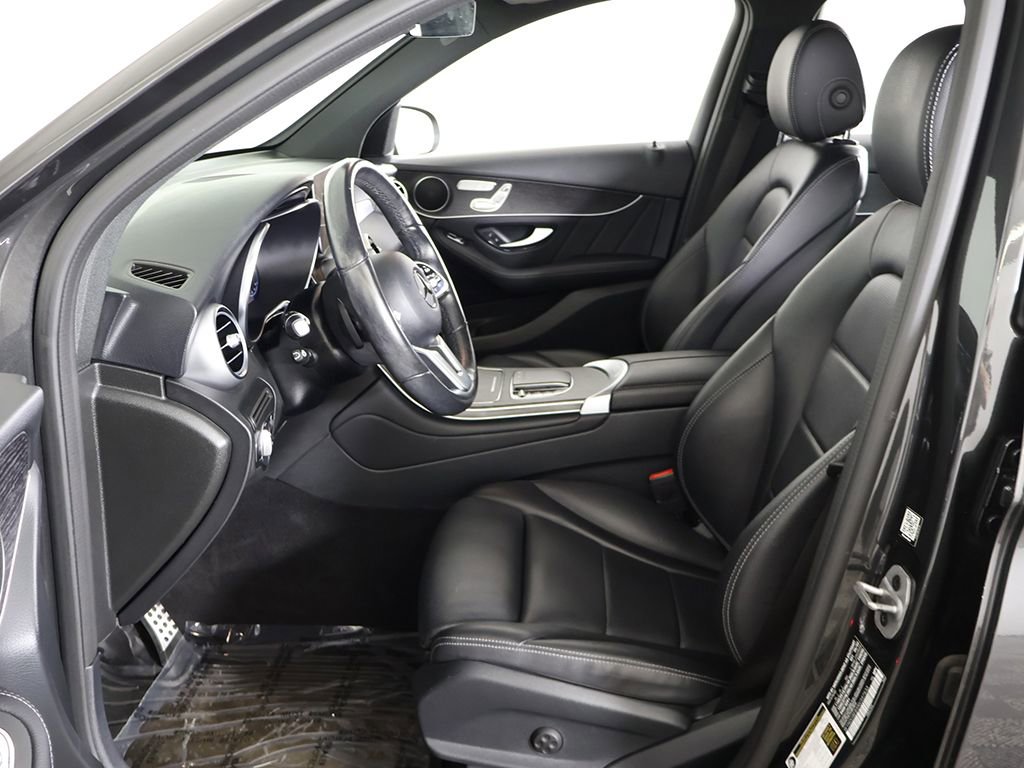 Used 2022 Mercedes-Benz GLC 300 4MATIC w/ AMG Line image 27