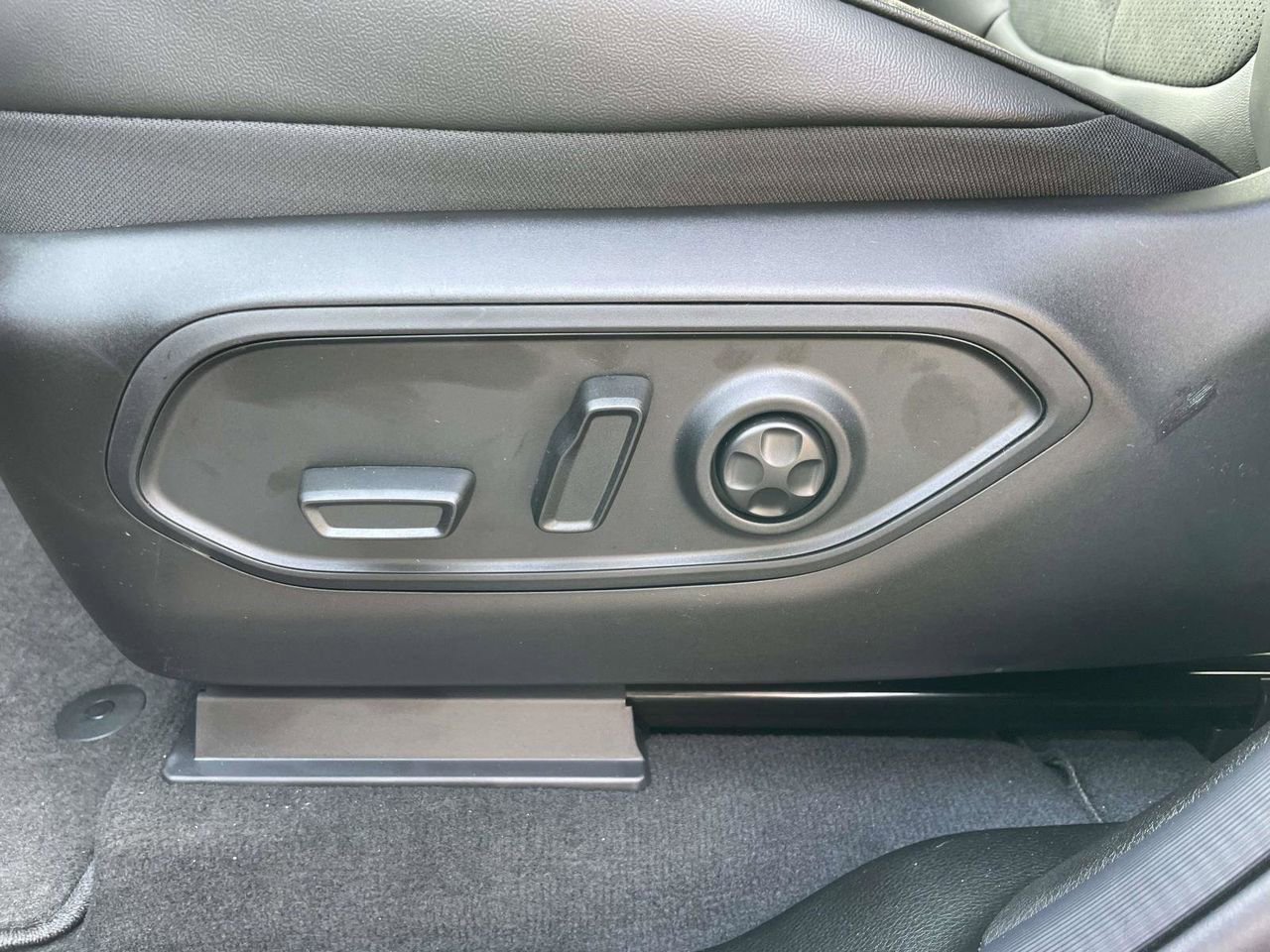 New 2025 Jeep Grand Cherokee L Altitude image 24