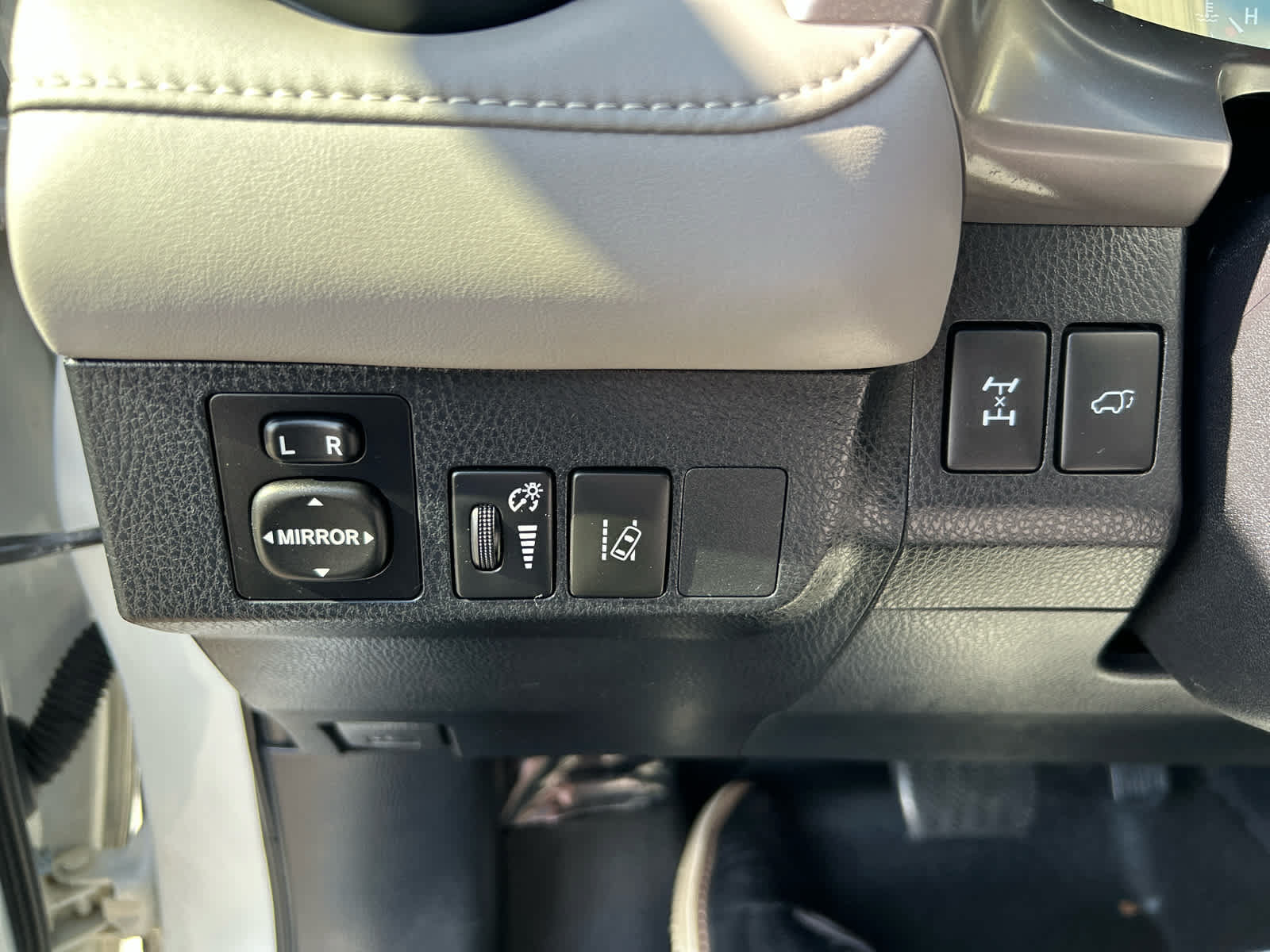 Used 2017 Toyota RAV4 Limited w/ Advanced Technology Package AWD/4WD image 14