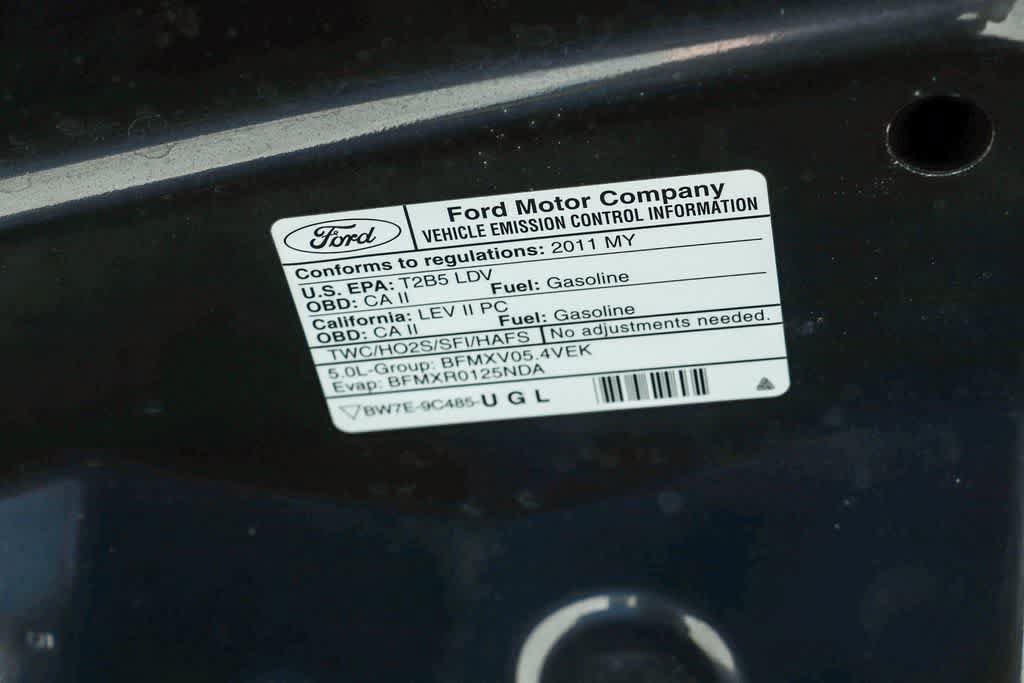 Used 2011 Ford Mustang GT Premium w/ Electronics Pkg RWD image 26
