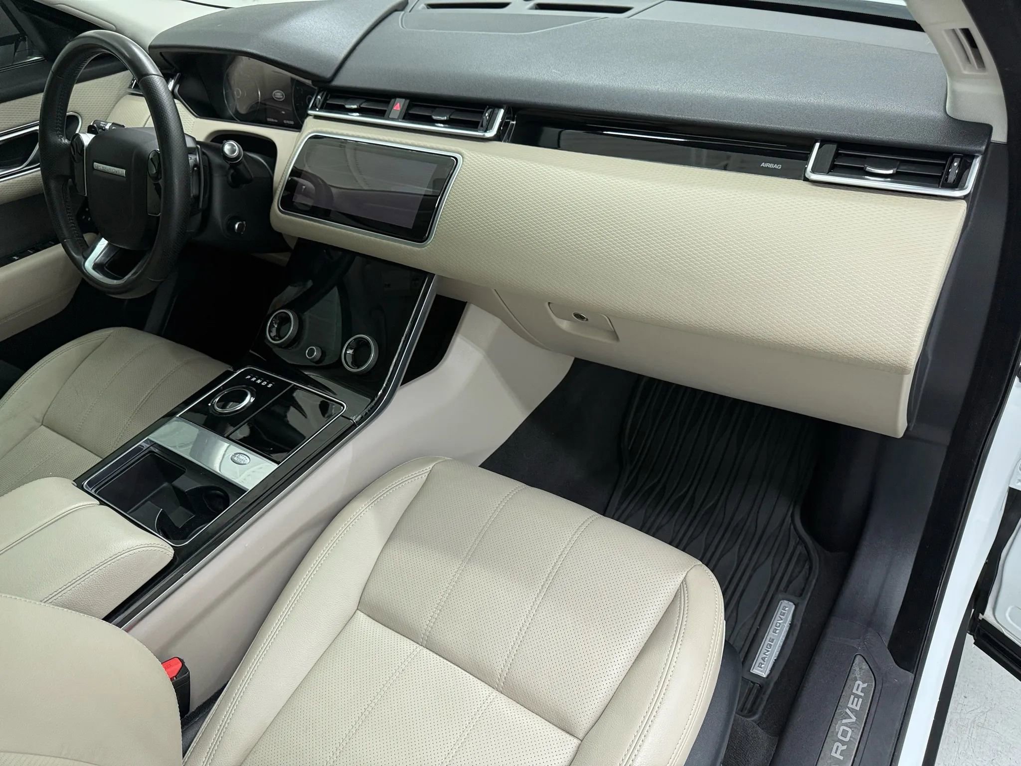 Used 2020 Land Rover Range Rover Velar S image 9