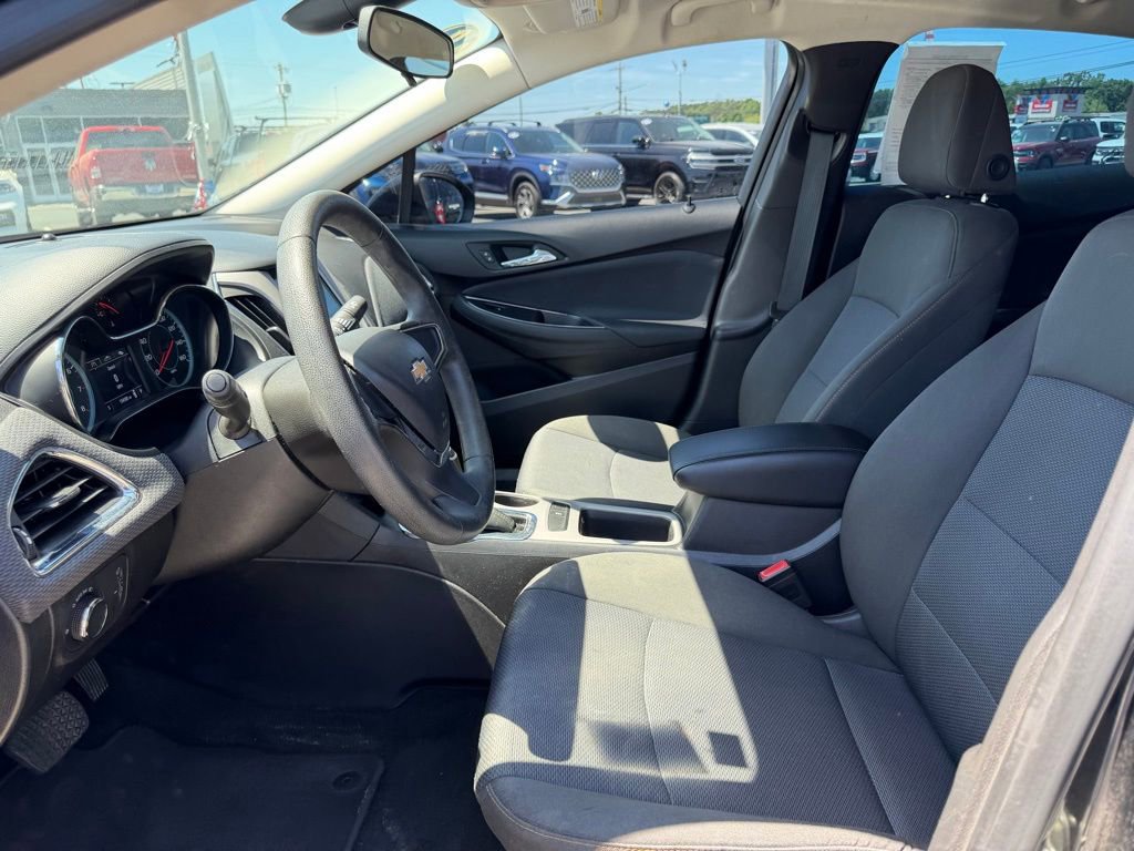 Used 2018 Chevrolet Cruze LS FWD image 14