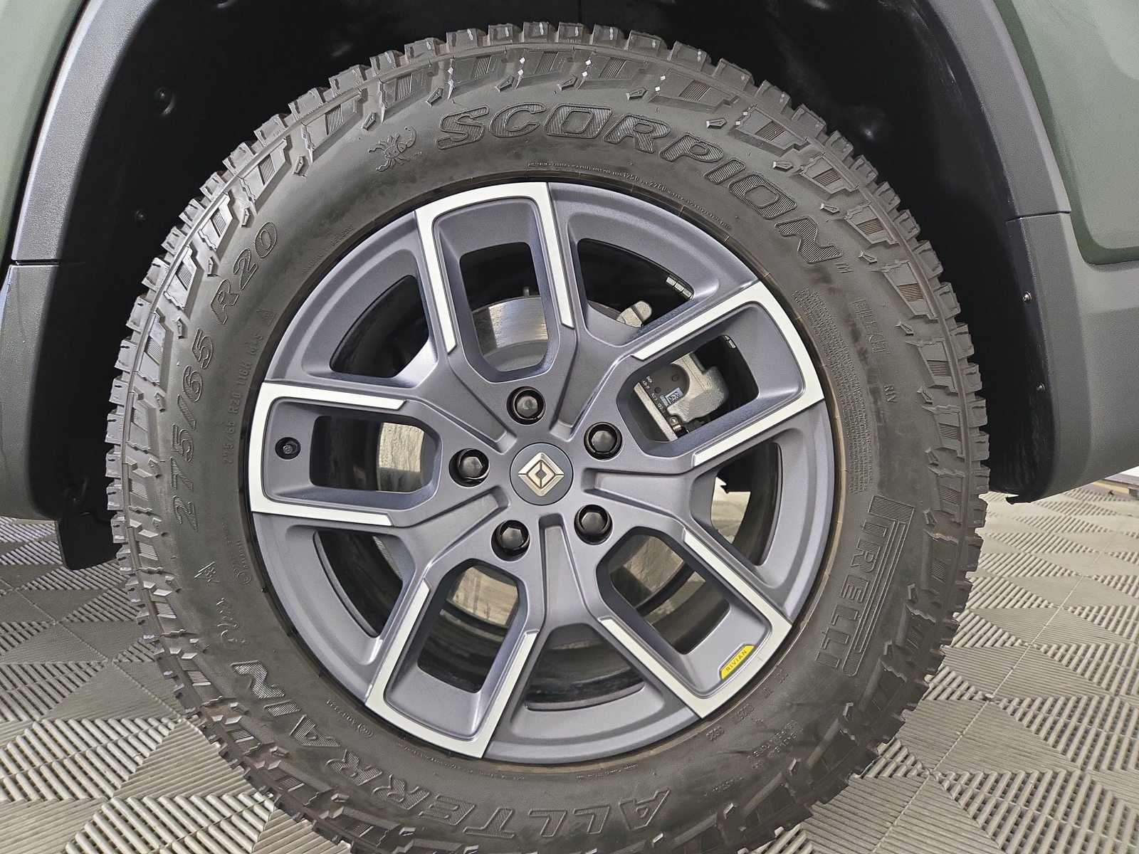 Used 2024 Rivian R1T Adventure Dual AWD/4WD image 10