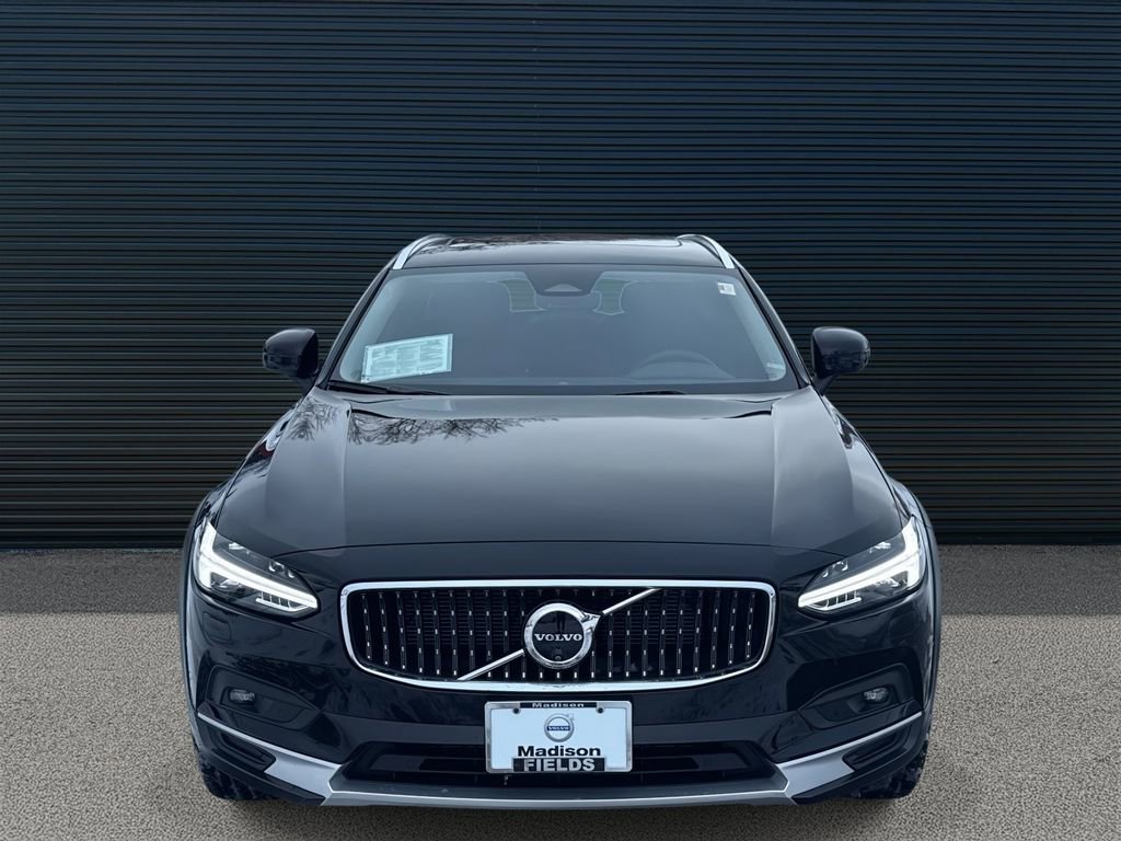 Certified 2024 Volvo V90 B6 Cross Country Plus image 2