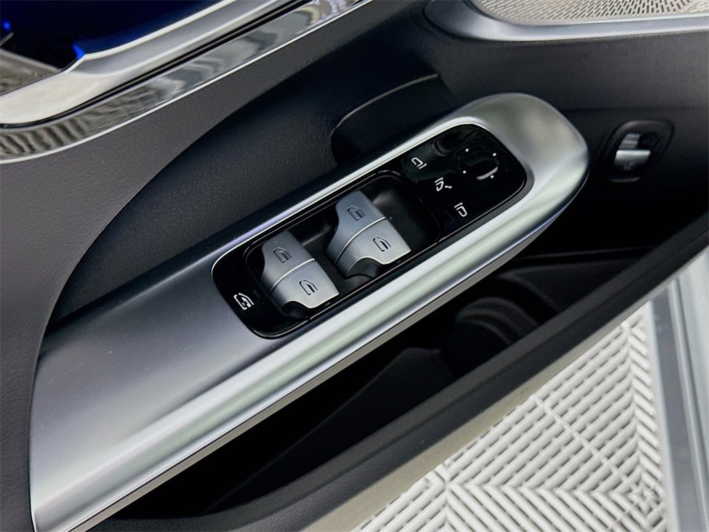 Used 2025 Mercedes-Benz C 300 4MATIC Sedan image 19