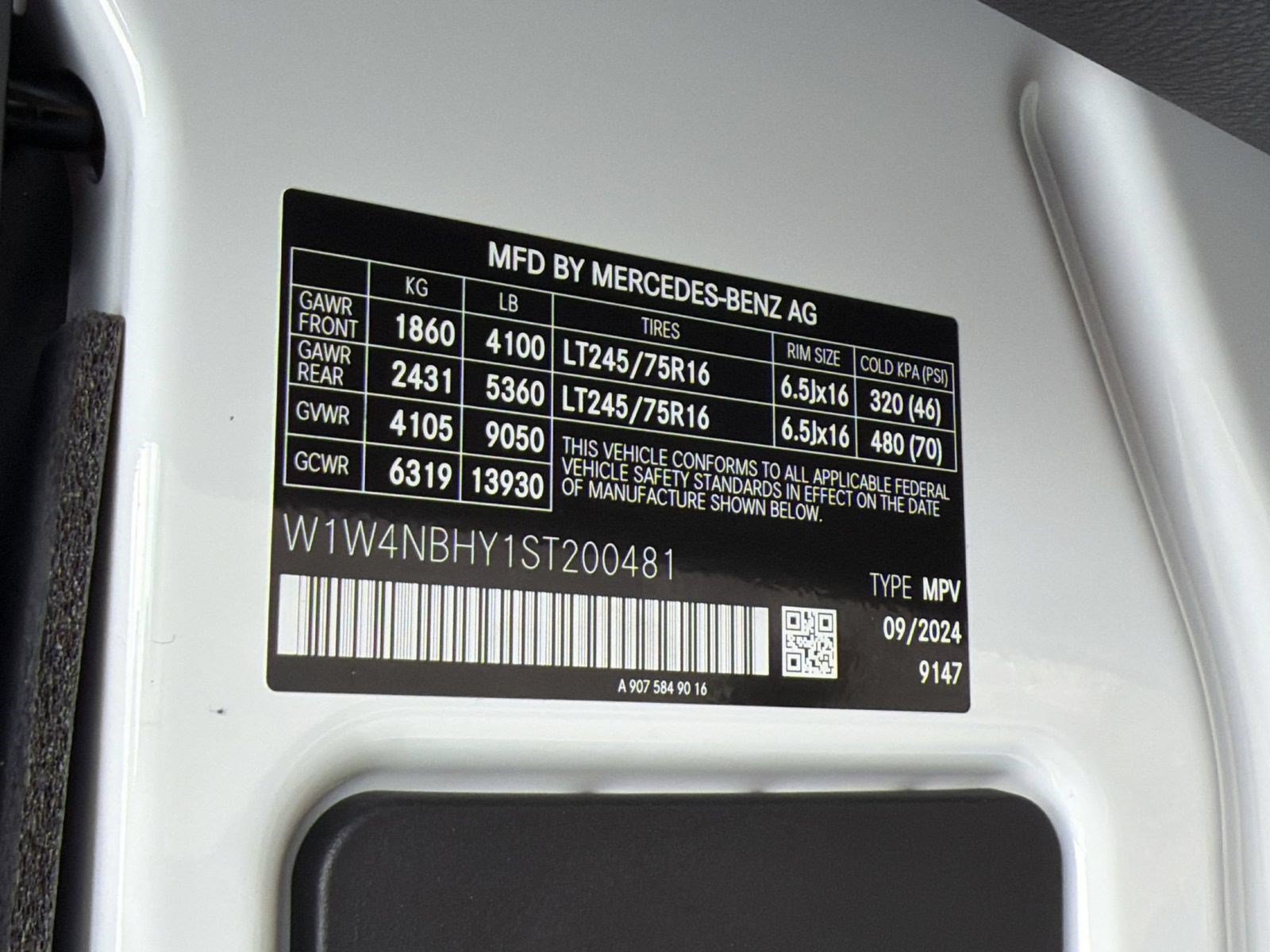 Used 2025 Mercedes-Benz Sprinter 2500 image 24
