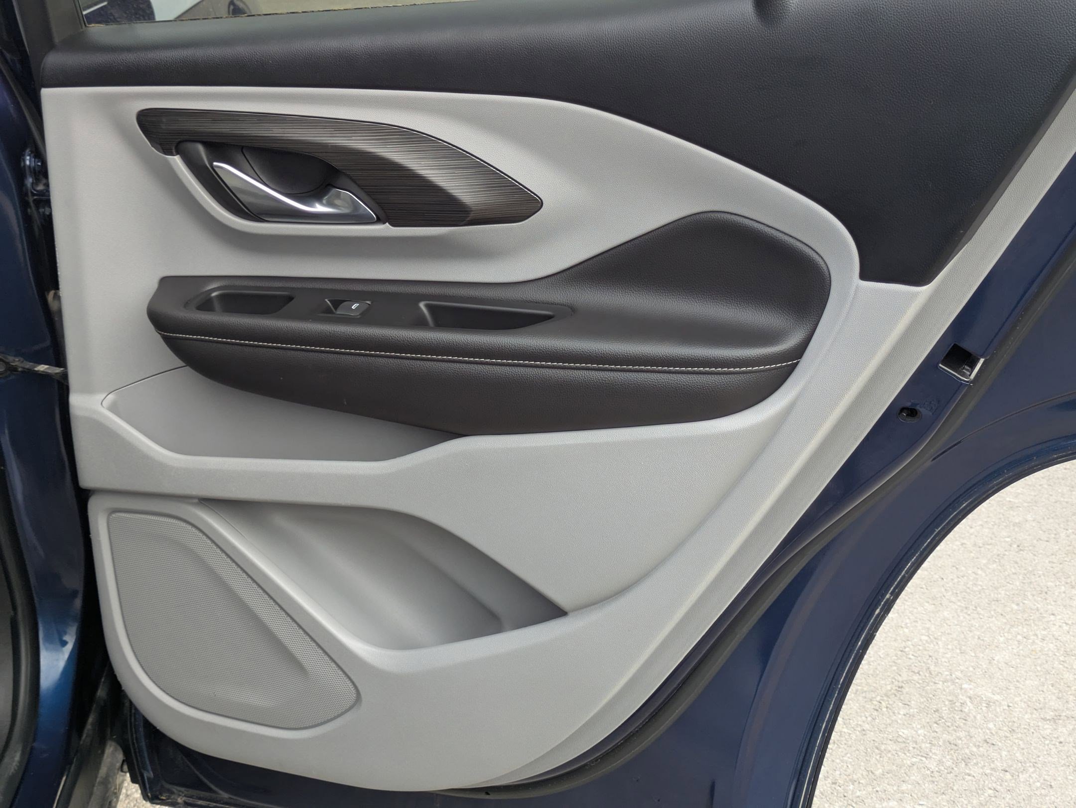 Used 2022 GMC Terrain SLT image 25