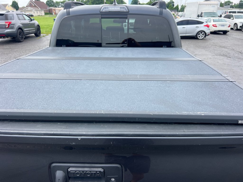 Used 2018 Toyota Tacoma TRD Sport AWD/4WD image 10