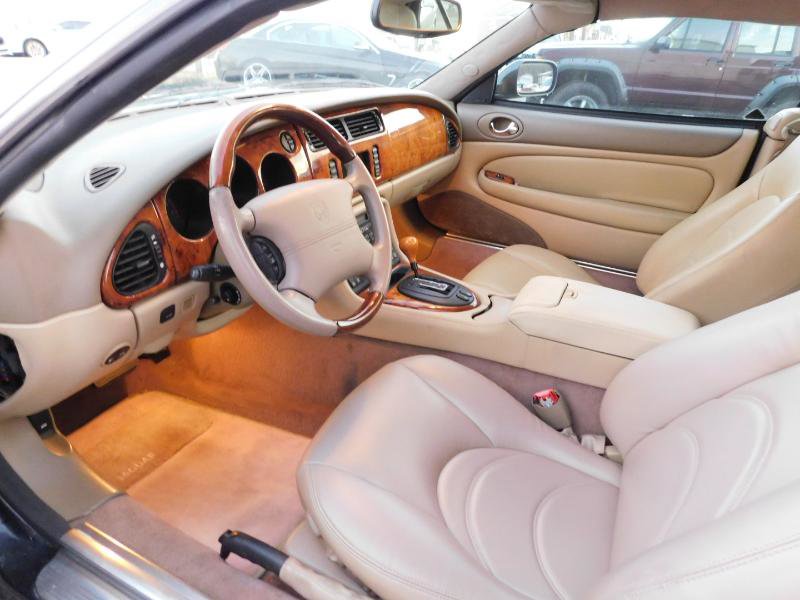 Used 2002 Jaguar XK8 Convertible image 3