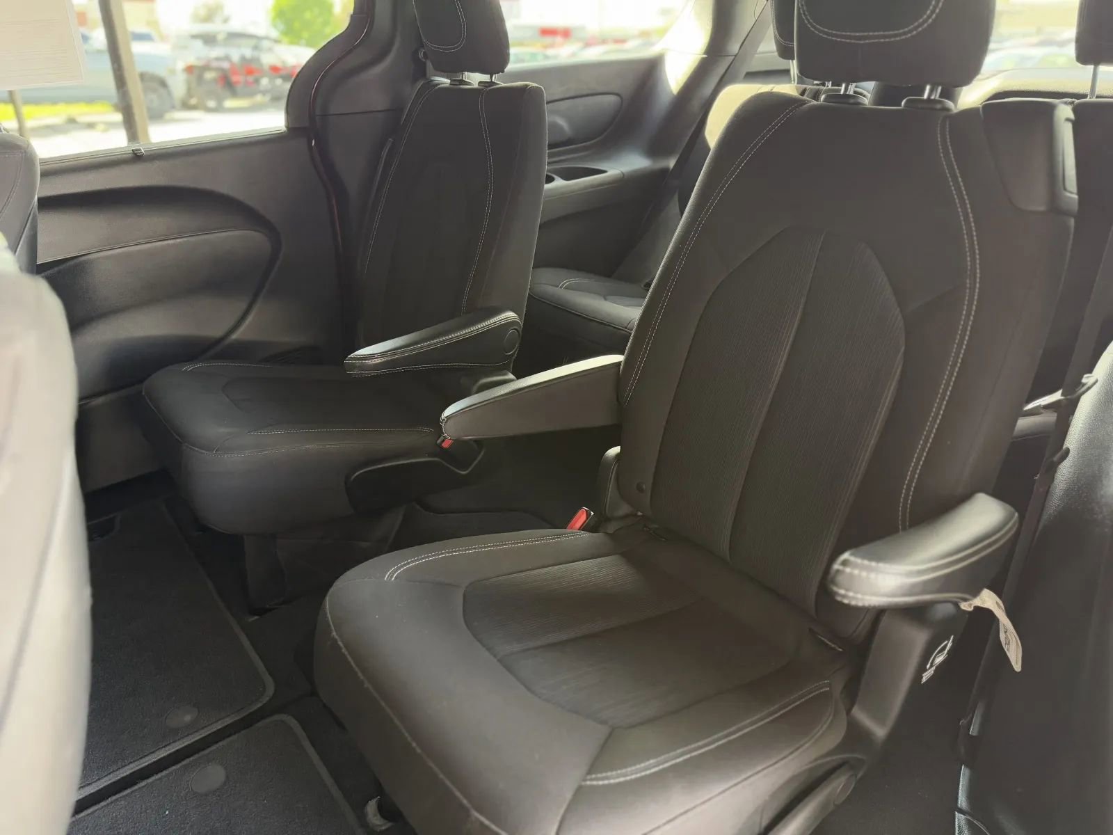 Used 2021 Chrysler Pacifica Touring w/ Uconnect Theater Family Group image 15