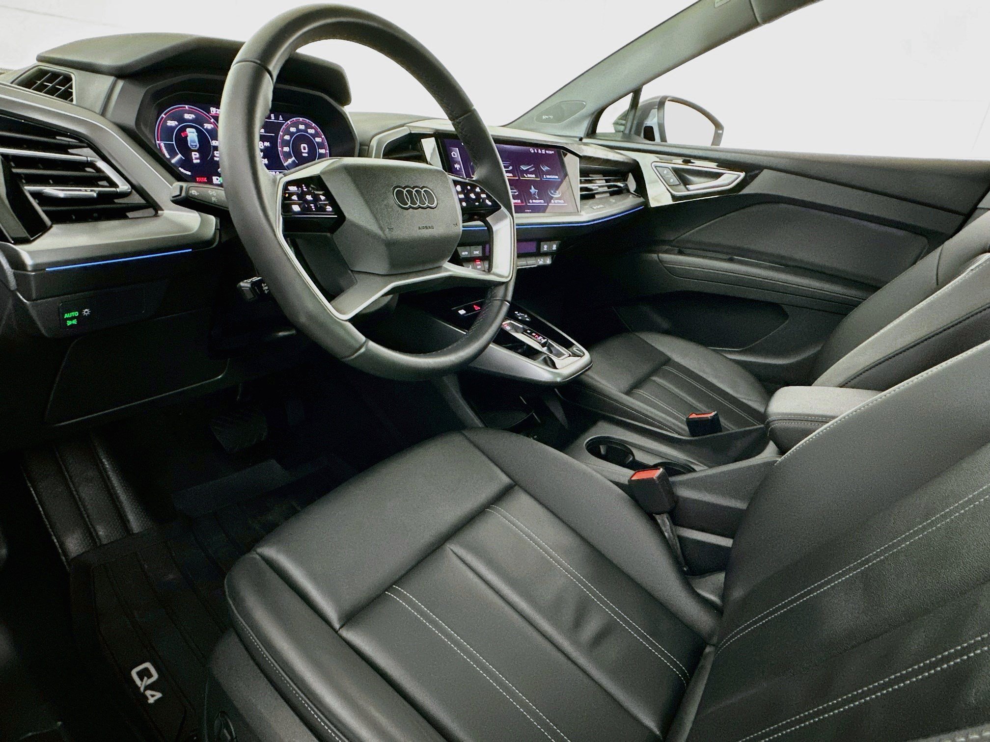 Used 2025 Audi Q4 e-tron Premium Plus w/ Premium Plus RWD image 7