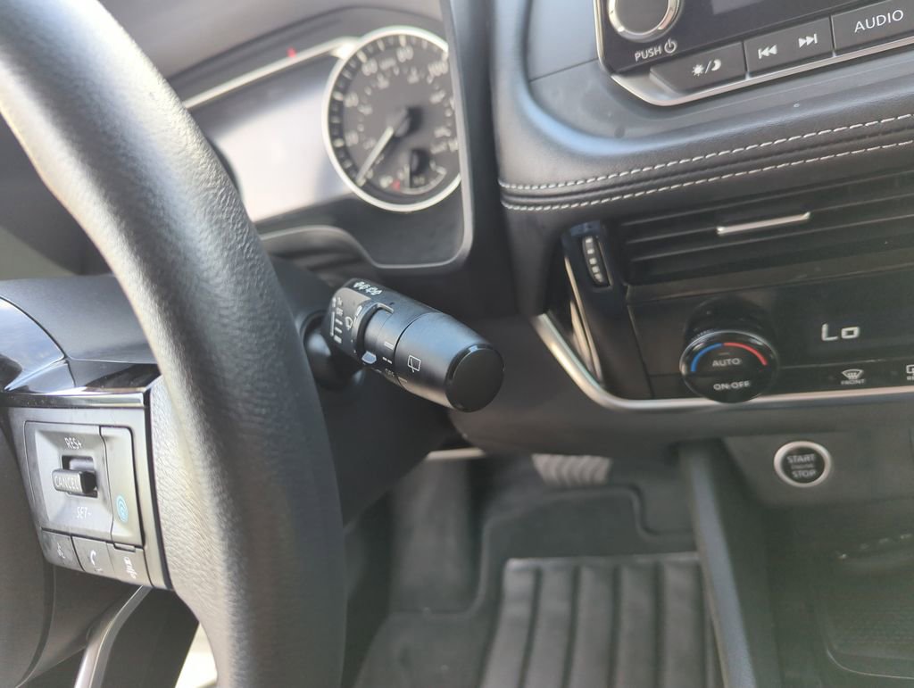 Used 2021 Nissan Rogue SV image 24