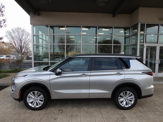 New 2025 Mitsubishi Outlander ES image 4