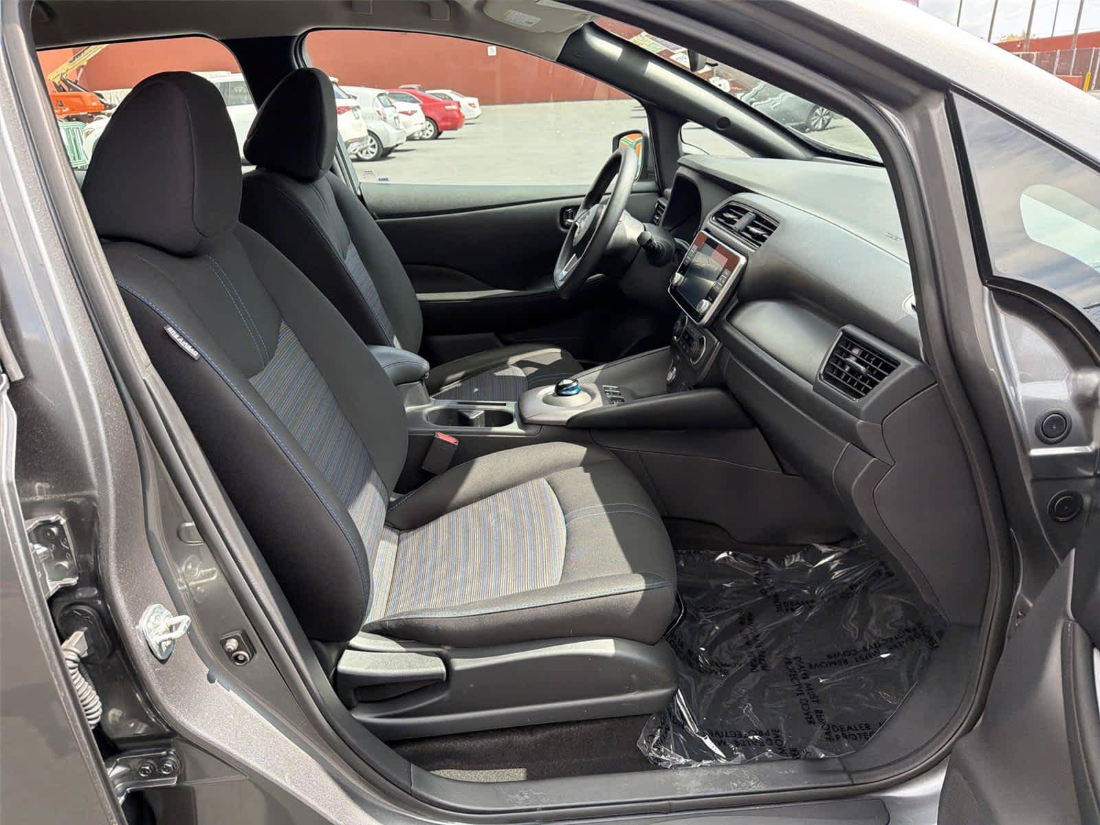 Used 2025 Nissan Leaf S FWD image 15