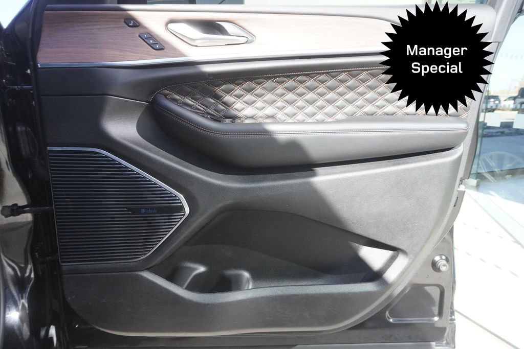 Used 2022 Jeep Grand Cherokee Summit w/ Adv Protech Group IV AWD/4WD image 21