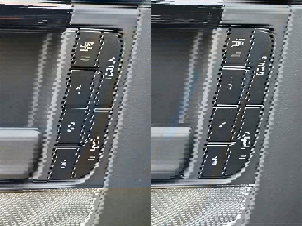 Used 2025 Porsche Cayenne S image 24