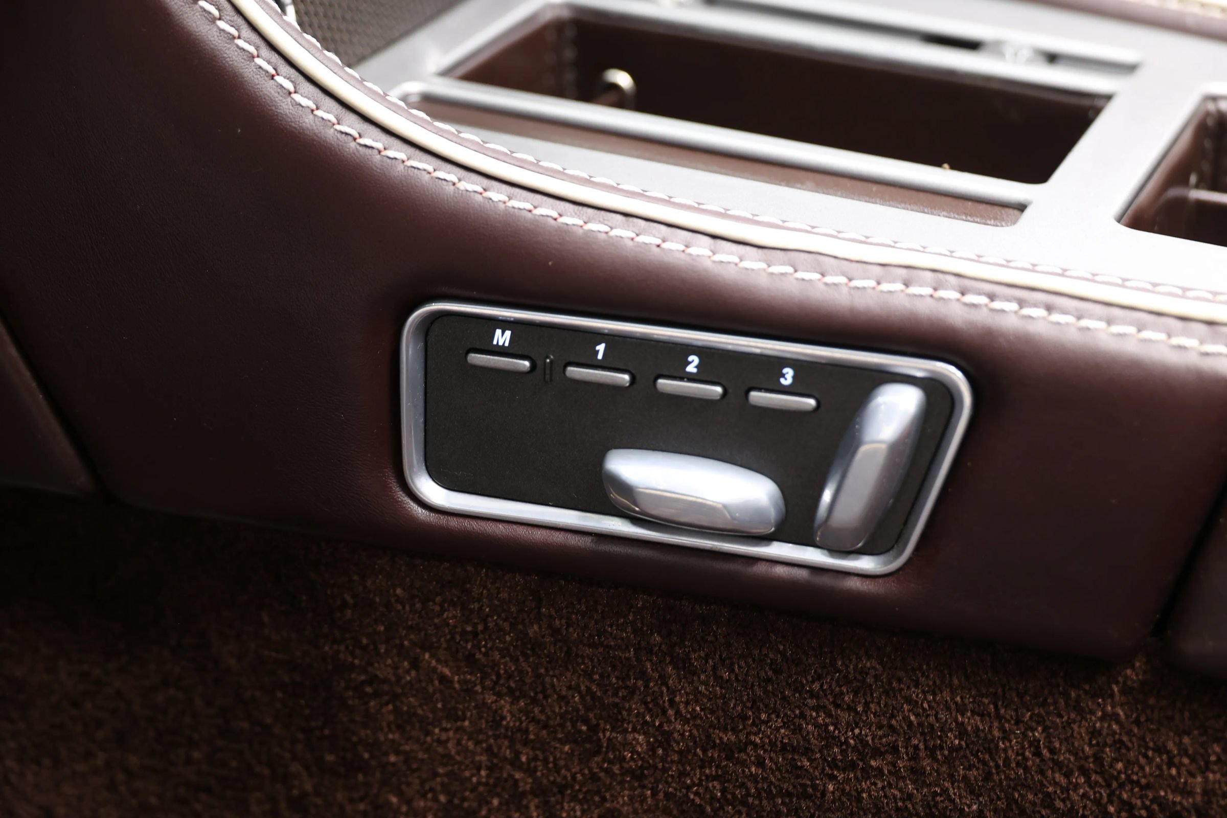 Used 2016 Aston Martin DB9 GT RWD image 40