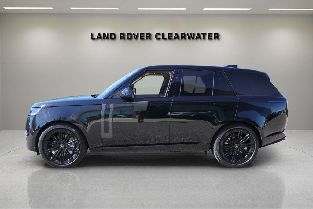 Used 2025 Land Rover Range Rover SE AWD/4WD image 2
