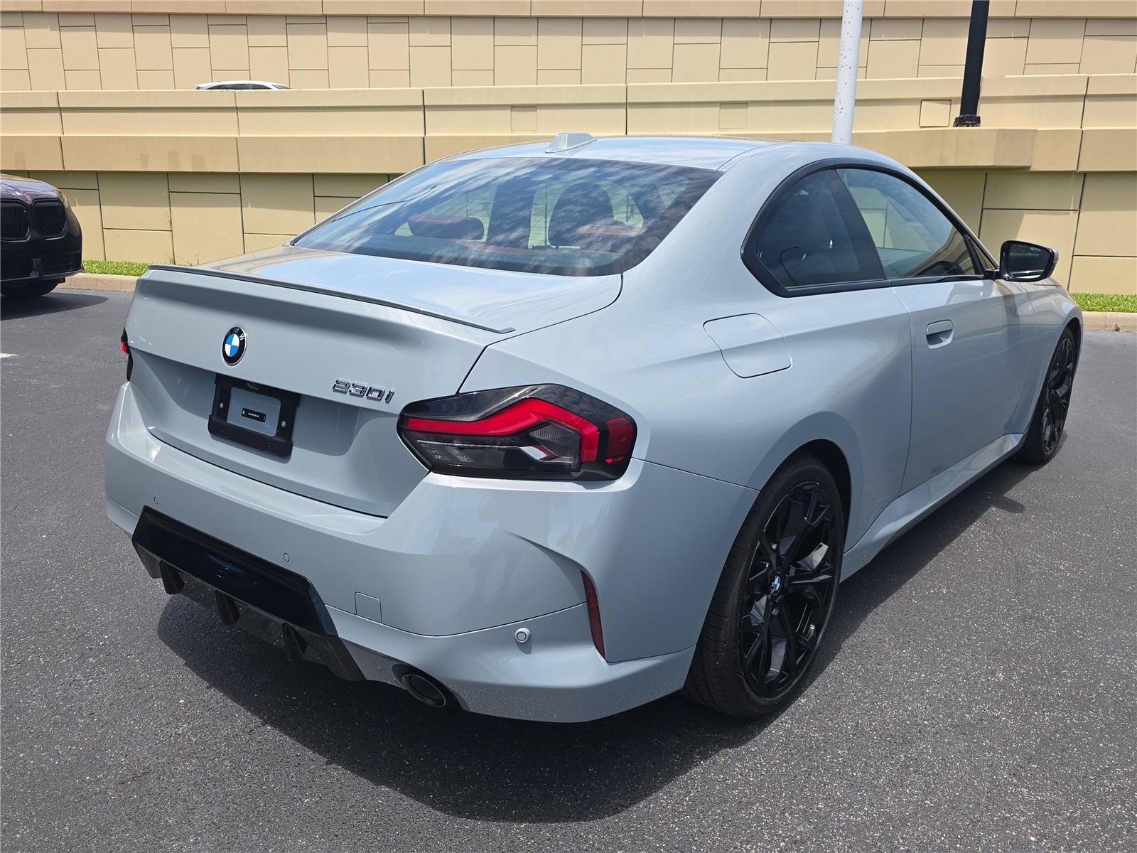 Used 2025 BMW 230i Coupe w/ M Sport Package RWD image 3