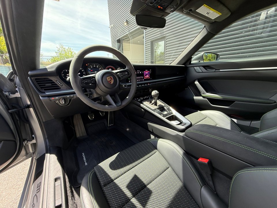 Certified 2024 Porsche 911 Carrera T RWD image 4