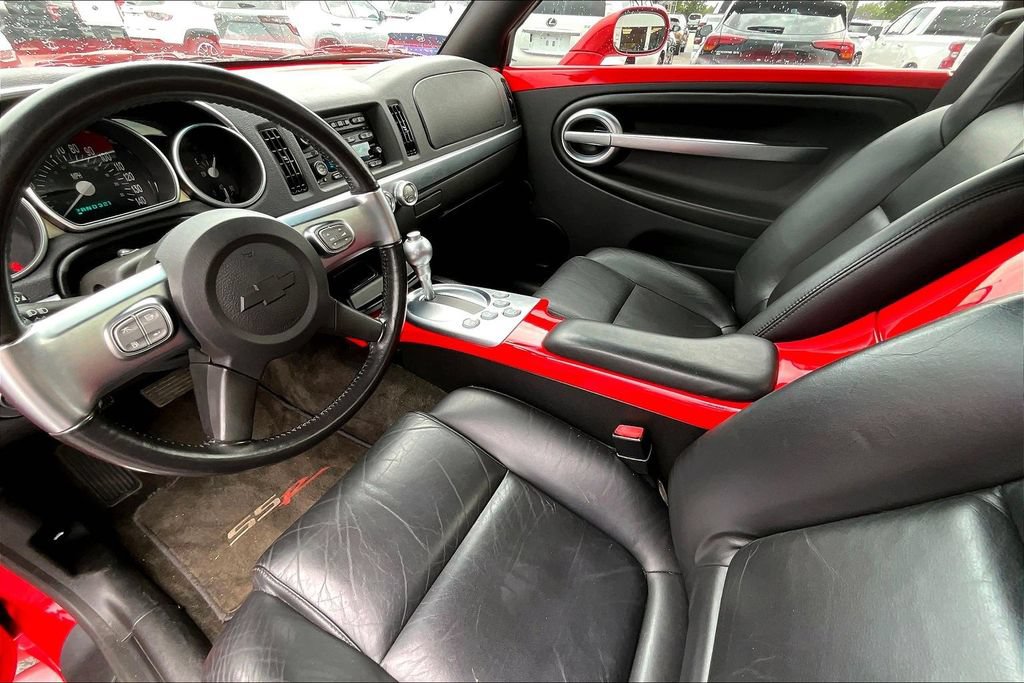 Used 2003 Chevrolet SSR w/ Preferred Equipment Group RWD image 10
