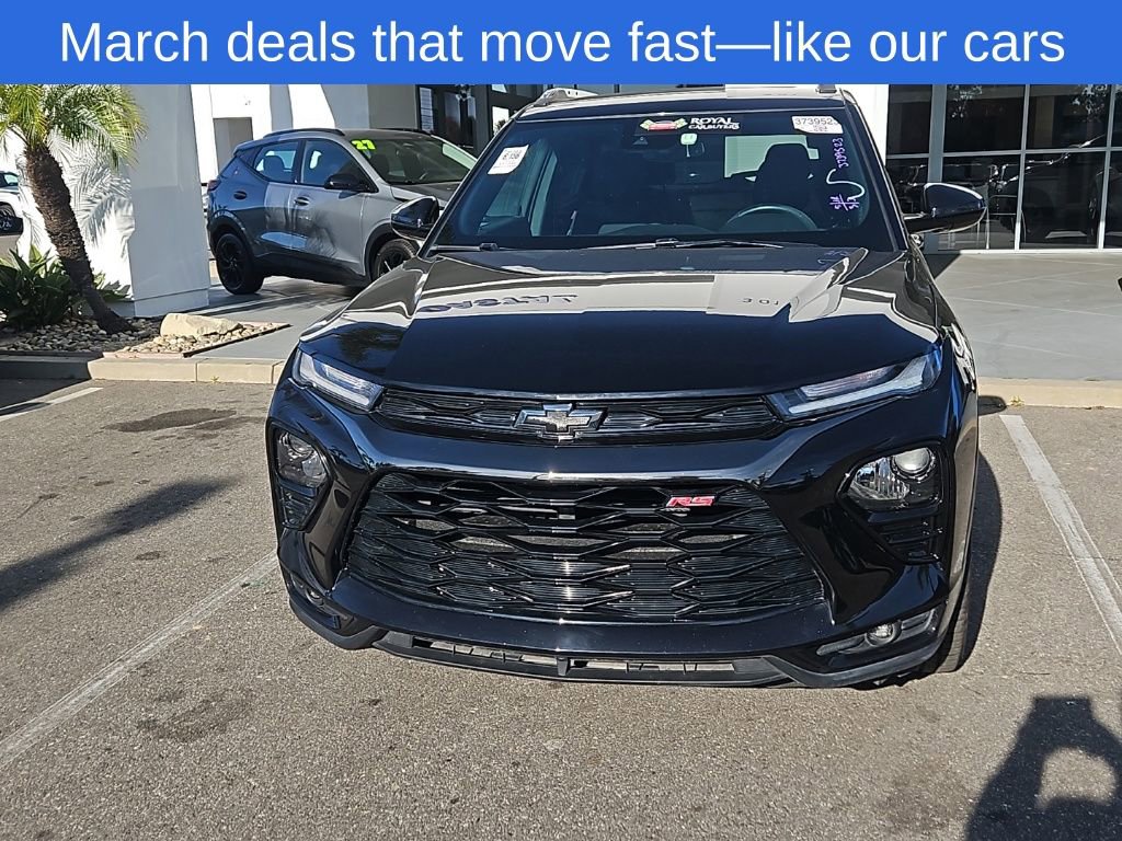Used 2023 Chevrolet TrailBlazer RS w/ Sun and Liftgate Package image 2