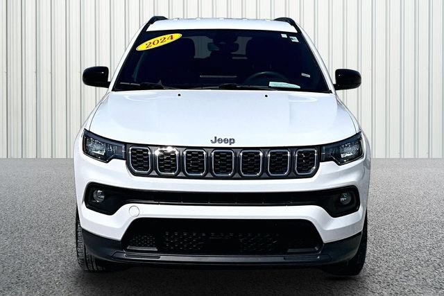 Used 2024 Jeep Compass Latitude AWD/4WD image 3