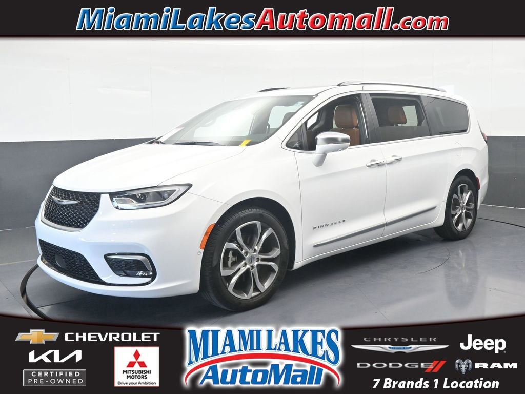 Used 2024 Chrysler Pacifica Pinnacle image 1