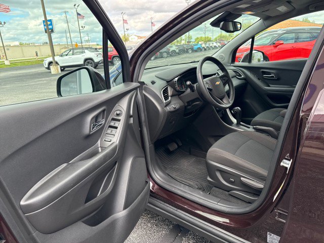 Used 2022 Chevrolet Trax LS w/ Tint and Cruise Package AWD/4WD image 13