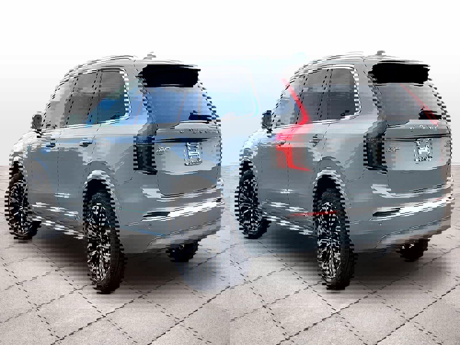 New 2026 Volvo XC90 B5 Plus w/ Protection Package image 3