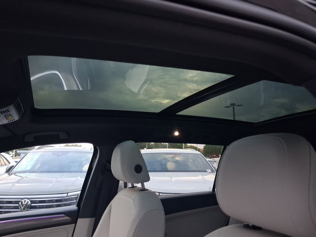 Used 2023 Volkswagen Tiguan SE R-Line FWD image 15