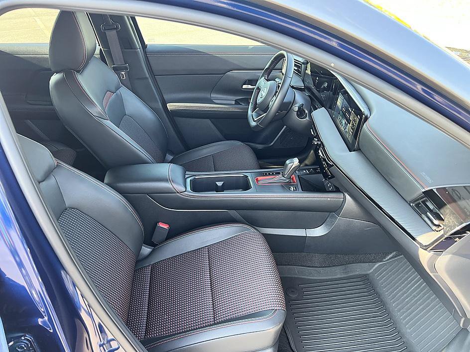 Certified 2025 Nissan Kicks SR AWD/4WD image 17