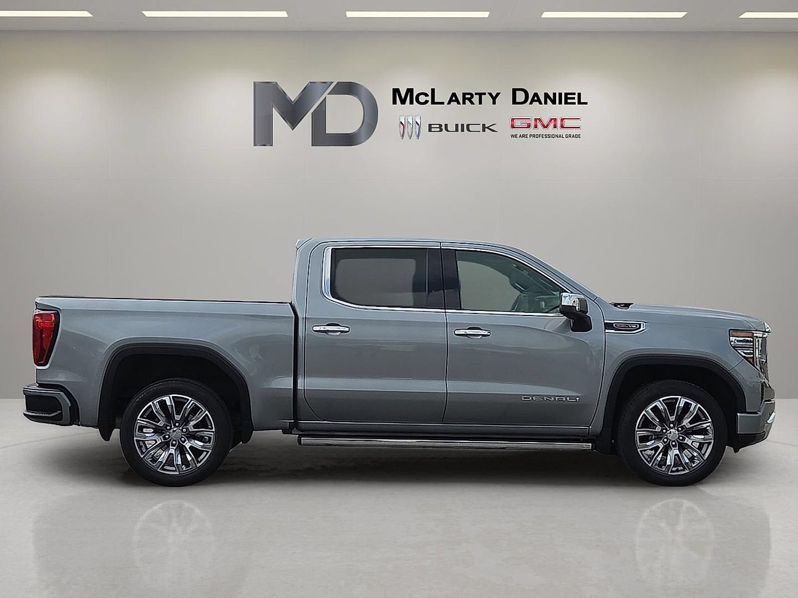 Certified 2023 GMC Sierra 1500 Denali w/ Denali Reserve Package AWD/4WD image 15