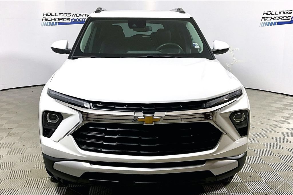 Used 2025 Chevrolet TrailBlazer LT FWD image 2
