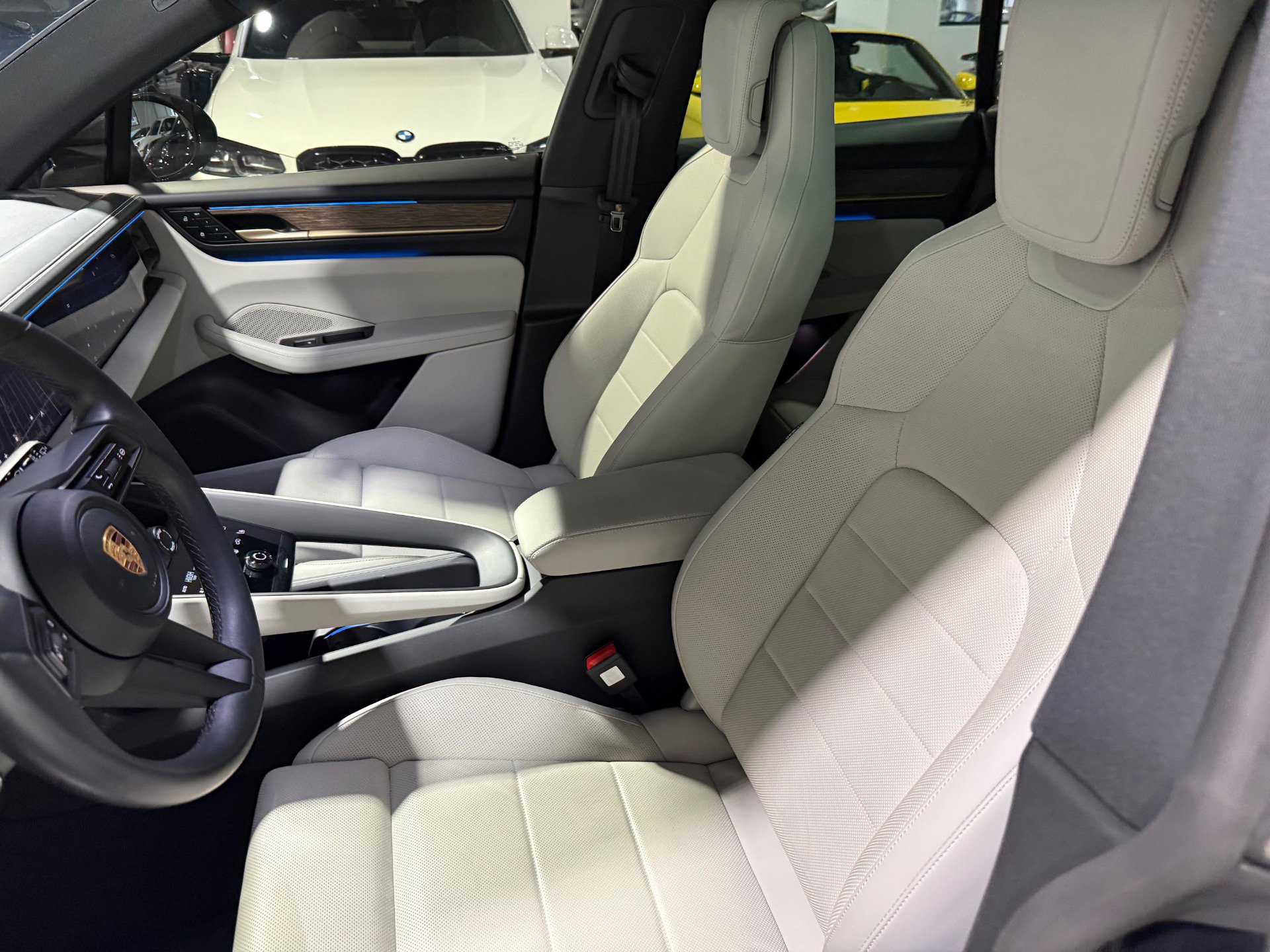 Used 2024 Porsche Macan 4 Electric w/ Premium Package image 36