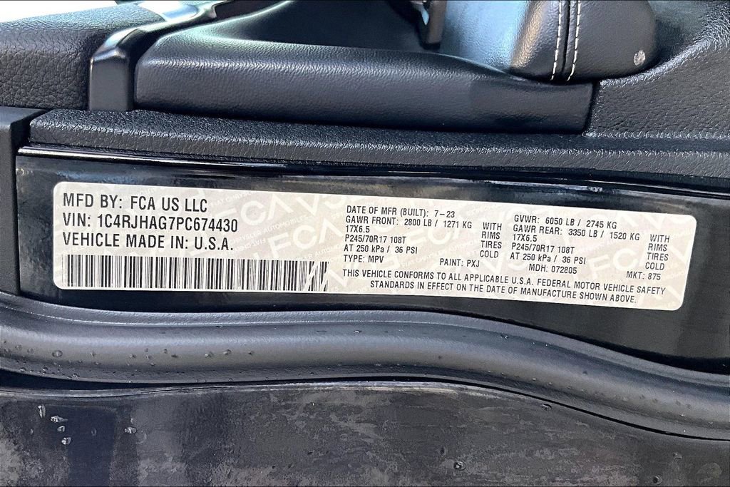 Used 2023 Jeep Grand Cherokee Laredo w/ Luxury Tech Group I image 35