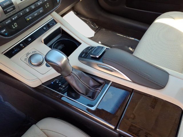 Used 2016 Lexus ES 350 w/ Luxury Package w/Wood Trim FWD image 18