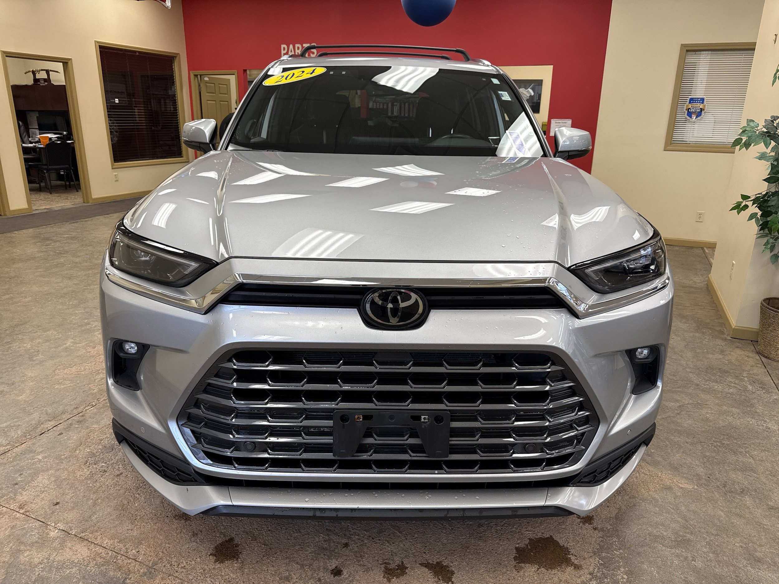 Used 2024 Toyota Grand Highlander AWD Hybrid image 2