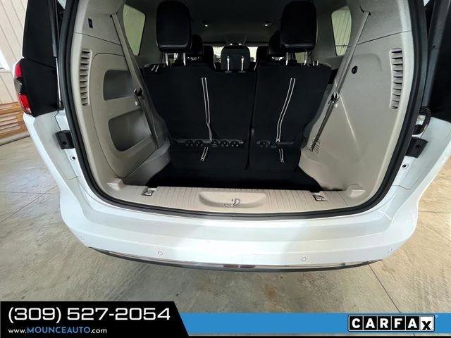 Used 2024 Chrysler Pacifica Touring-L image 10