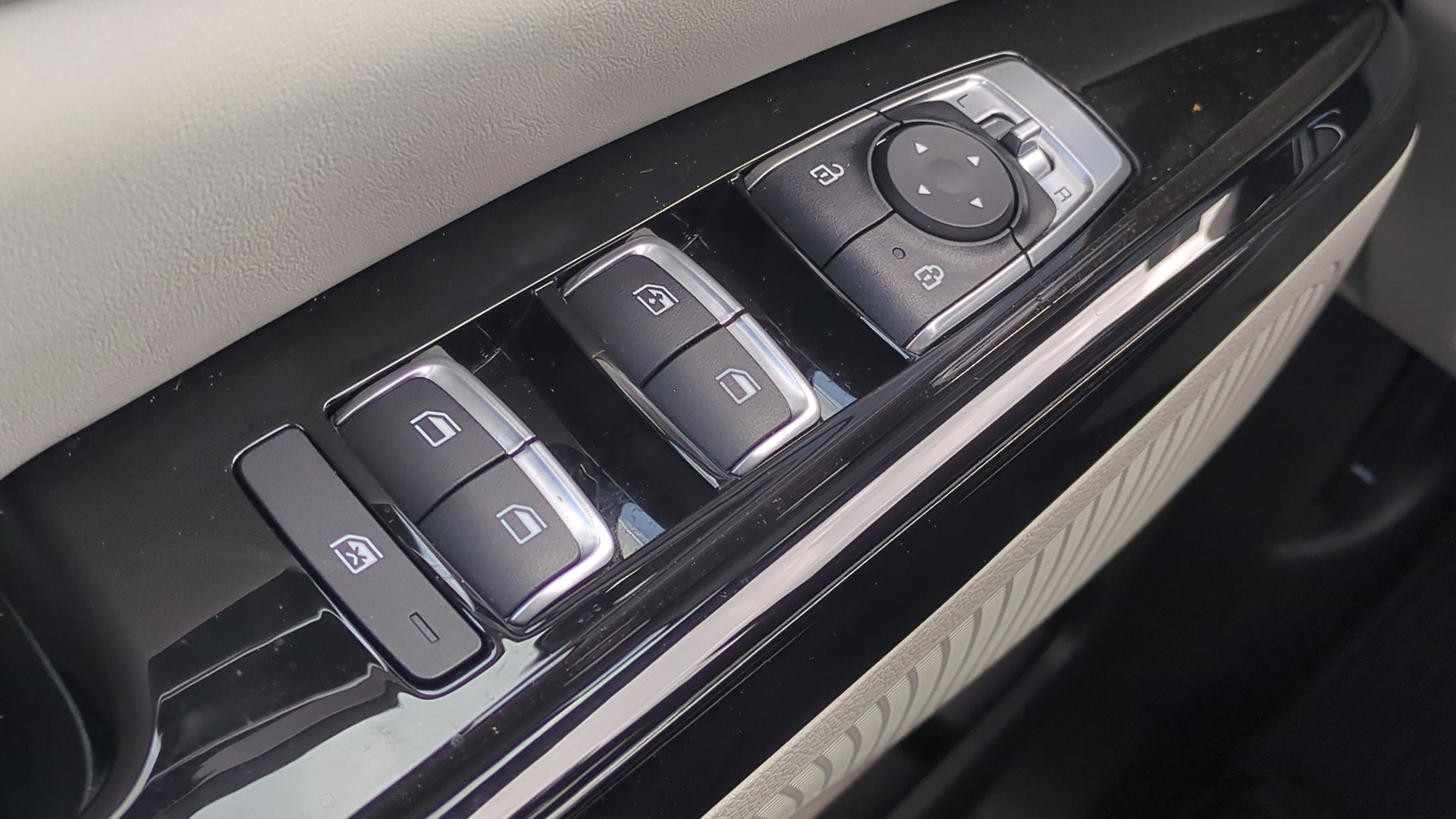 Certified 2024 Kia Carnival EX image 23